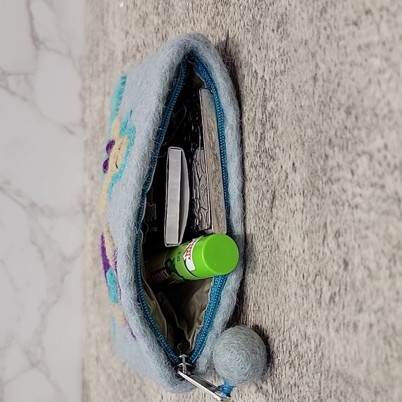 Felted Mermaid coin purse zip bag - Picture 3 of 8